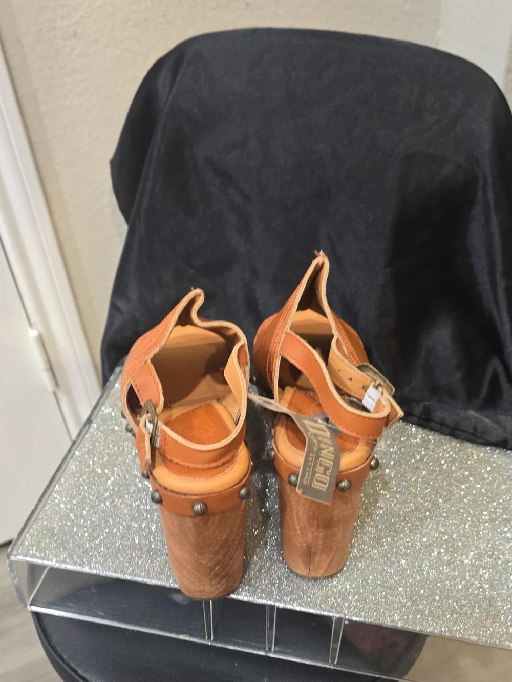 Dingo Clover Wooden Sandal- Tan